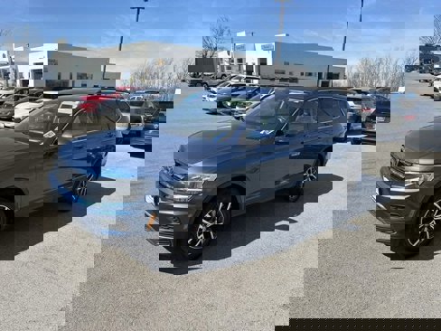Used 2019 Volkswagen Tiguan SE image 1
