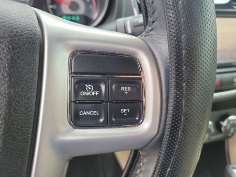 Used 2013 Chrysler 200 Limited image 3