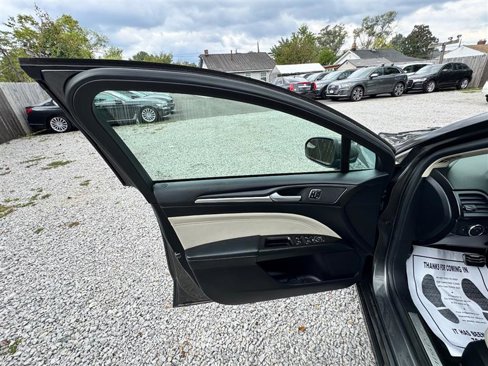Used 2018 Ford Fusion Titanium image 25