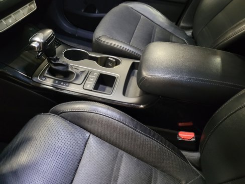 Used 2016 Kia Sorento SX image 26