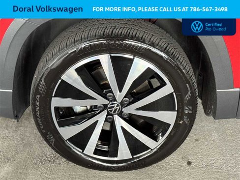 Used 2023 Volkswagen Taos SE w/ Panoramic Sunroof Package image 11