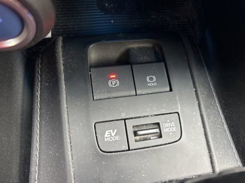 Used 2021 Toyota Venza LE image 19