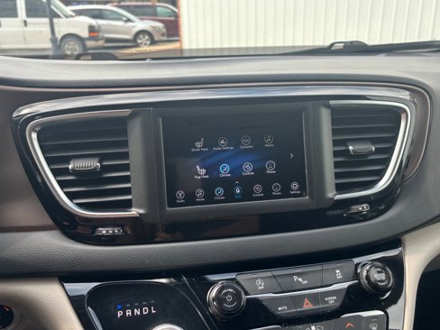 Used 2018 Chrysler Pacifica Touring-L image 34