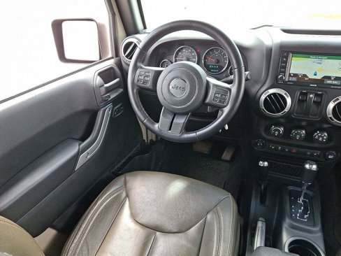Used 2017 Jeep Wrangler Sahara w/ Connectivity Group image 14