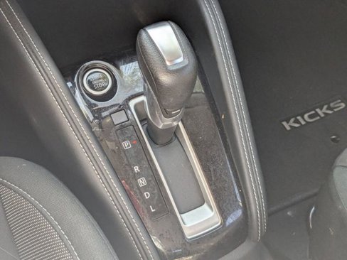 Used 2020 Nissan Kicks SV image 23