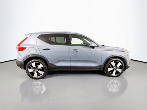 Used 2020 Volvo XC40 T5 Momentum image 8