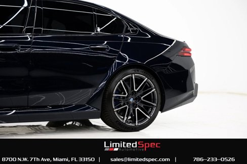 Used 2025 BMW M5 image 16