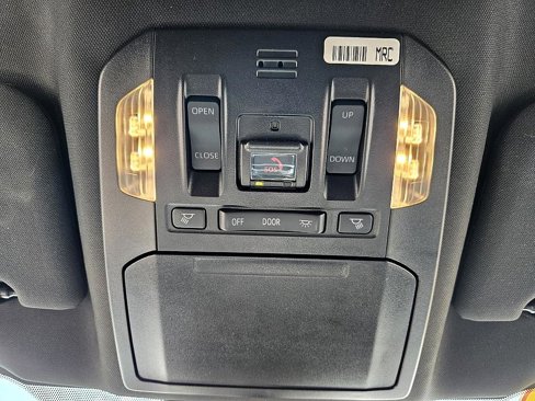 Used 2022 Toyota Highlander XSE image 17