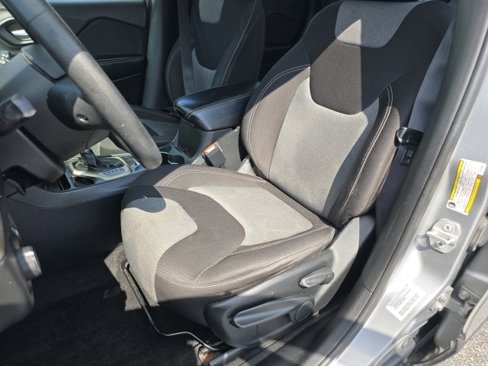 Used 2015 Jeep Cherokee Sport w/ Sport Appearance Group image 10