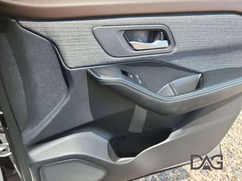 Used 2023 Nissan Rogue SV image 24