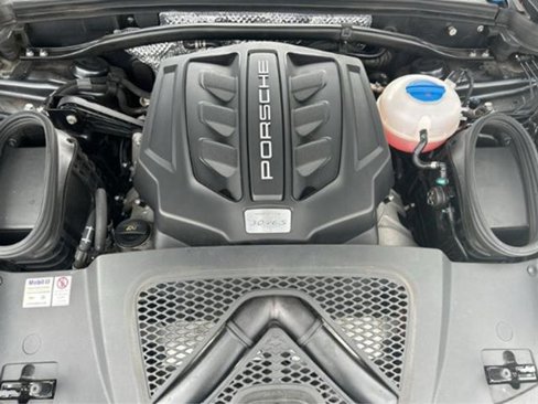 Used 2018 Porsche Macan S image 31