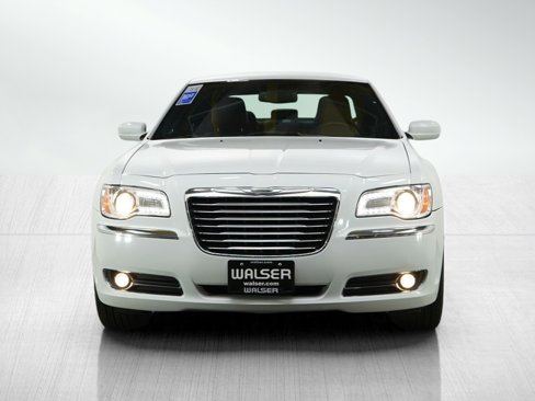Used 2014 Chrysler 300 AWD w/ Driver Convenience Group image 8