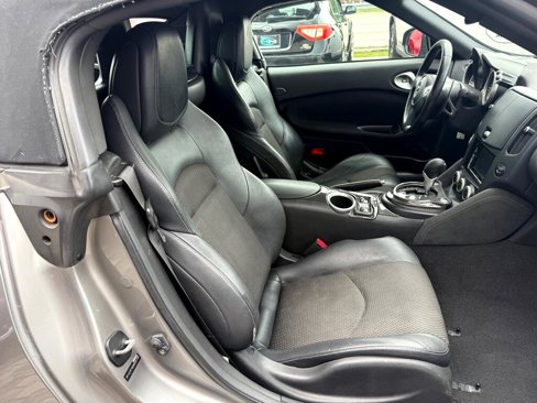 Used 2010 Nissan 370Z Touring image 13