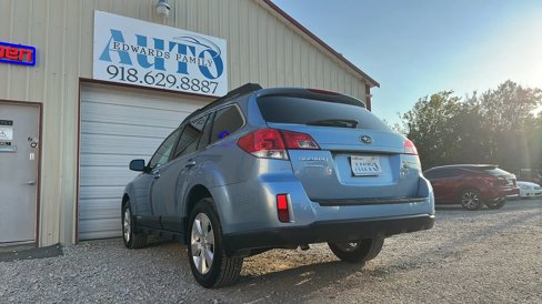 Used 2011 Subaru Outback 2.5i Limited image 21