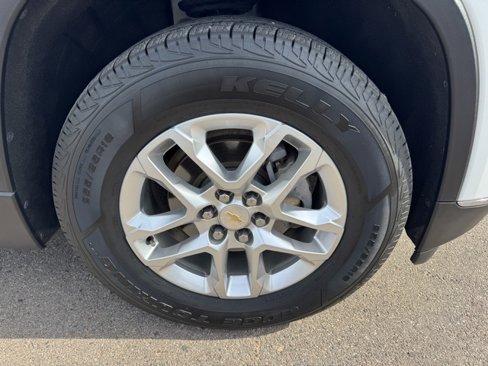 Used 2020 Chevrolet Traverse LT image 9