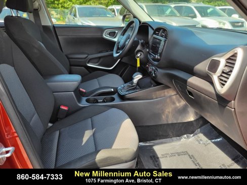 Used 2023 Kia Soul LX w/ LX Technology Package image 11