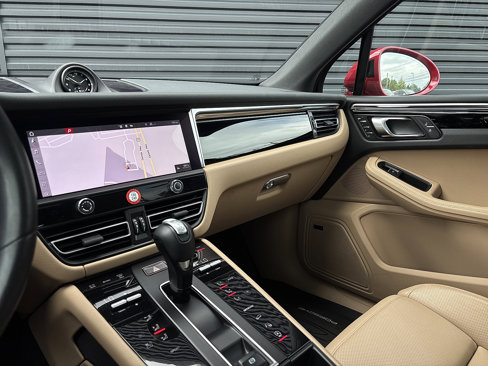 Used 2024 Porsche Macan image 11