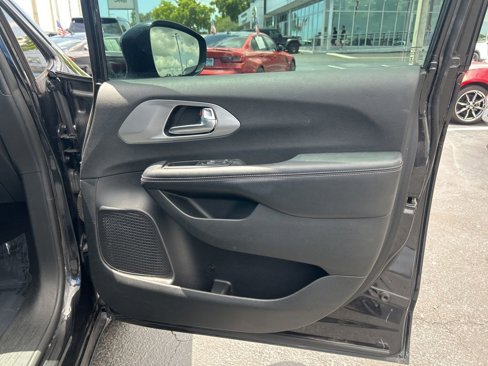 Used 2019 Chrysler Pacifica Touring-L Plus w/ Advanced Safetytec Group image 25