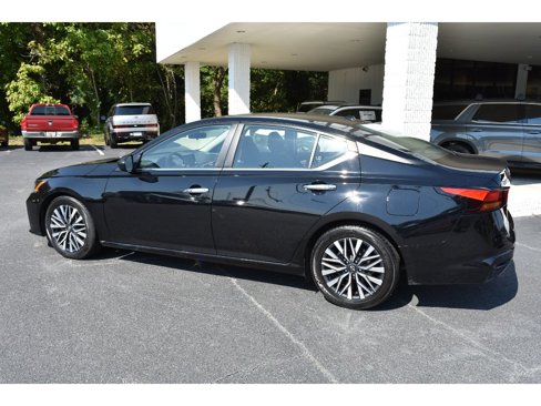 Used 2024 Nissan Altima 2.5 SV image 2