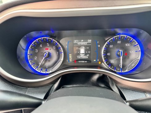 Used 2017 Chrysler Pacifica Touring image 11