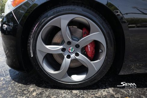 Used 2018 Alfa Romeo Giulia image 40