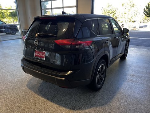 Used 2024 Nissan Rogue SV image 7