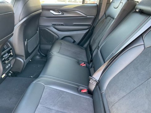New 2025 Jeep Grand Cherokee Altitude image 22
