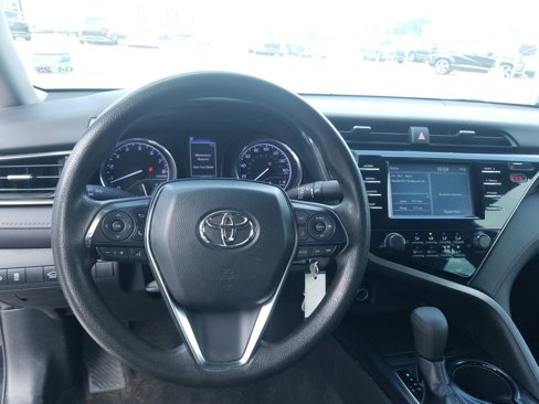 Used 2019 Toyota Camry LE image 18
