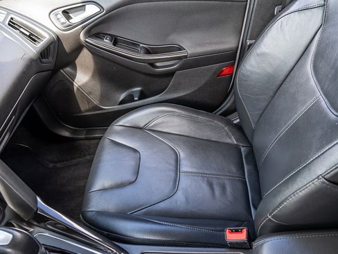 Used 2017 Ford Focus Titanium w/ Titanium Technology Package image 29