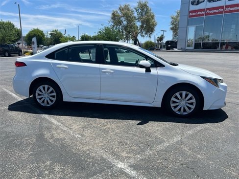 Used 2022 Toyota Corolla LE image 4