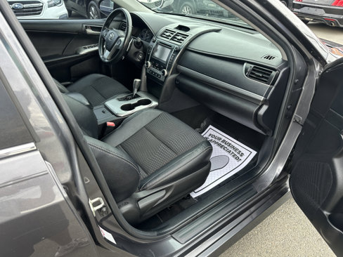 Used 2014 Toyota Camry SE image 13