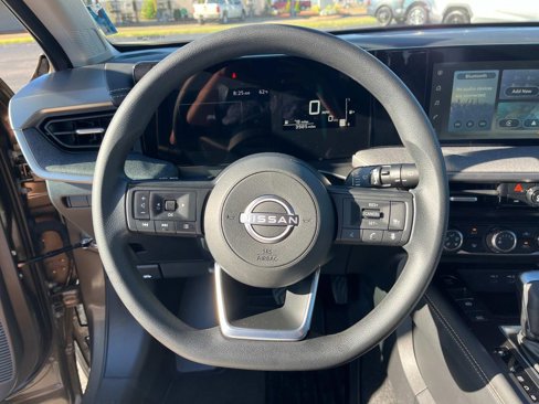 Used 2025 Nissan Kicks SV image 15