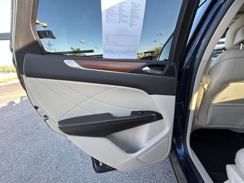 Used 2017 Lincoln MKC Select w/ Select Plus Package image 22