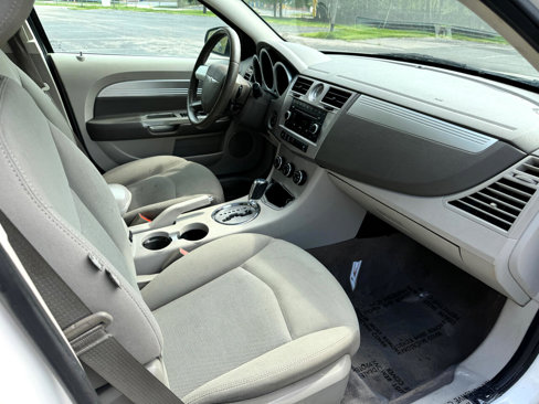 Used 2009 Chrysler Sebring Touring w/ Electronics Convenience Group image 27