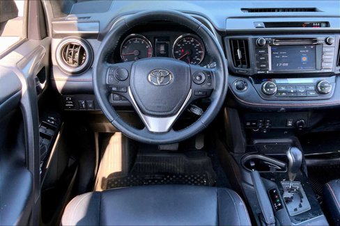 Used 2018 Toyota RAV4 SE image 5