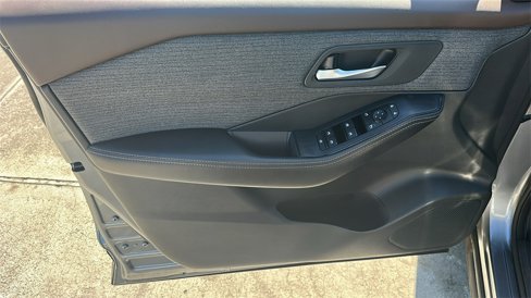 Used 2021 Nissan Rogue SV image 15