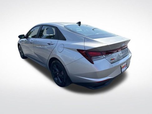 Used 2023 Hyundai Elantra SEL image 3