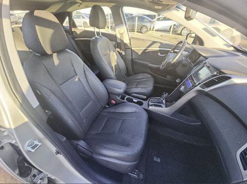 Used 2013 Hyundai Elantra GT w/ Tech Pkg image 8