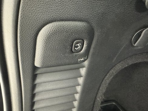 Used 2018 Jeep Grand Cherokee Limited image 39
