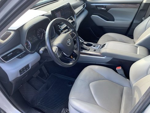 Used 2021 Toyota Highlander Limited image 12