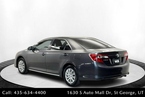 Used 2014 Toyota Camry LE image 3