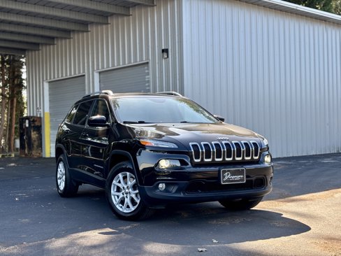 Used 2018 Jeep Cherokee Latitude image 2