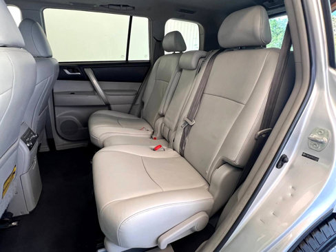Used 2013 Toyota Highlander SE image 10