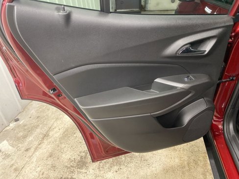 Used 2025 Chevrolet Trax LT w/ LT Convenience Package image 21