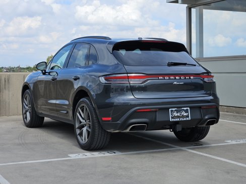 Certified 2025 Porsche Macan image 3