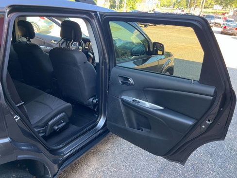 Used 2016 Dodge Journey SE w/ Flexible Seating Group image 15