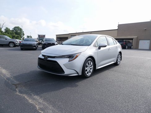Used 2025 Toyota Corolla LE image 8