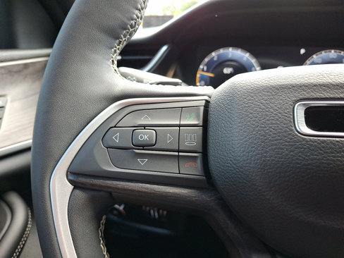 Used 2024 Jeep Grand Cherokee Limited w/ MOPAR Finishing Package image 24