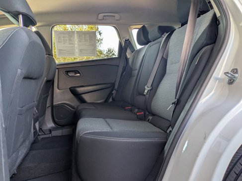 Used 2021 Nissan Rogue SV image 14