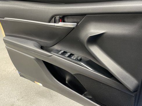 Used 2019 Toyota Camry LE image 14